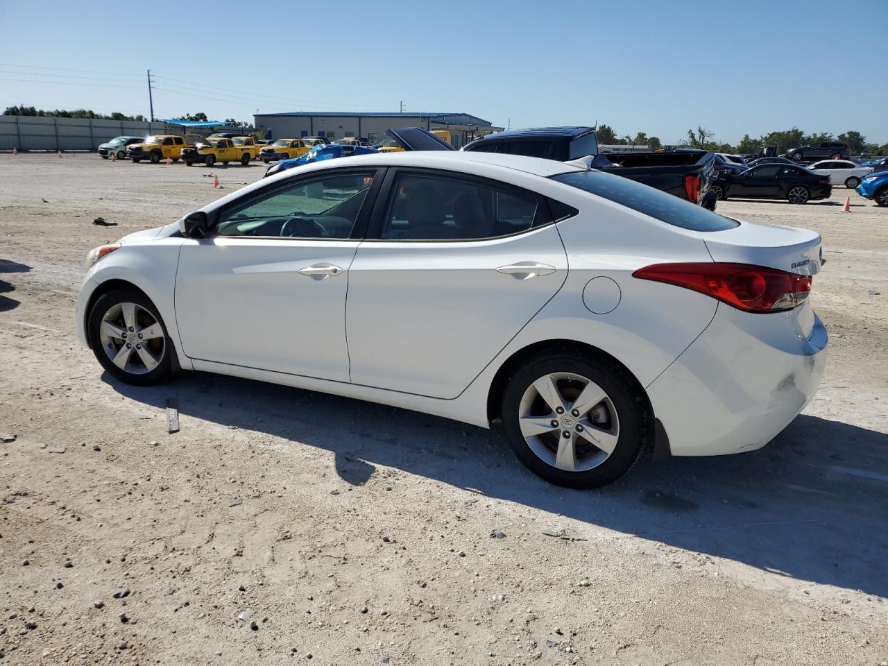 2013 HYUNDAI ELANTRA GL - Image 2