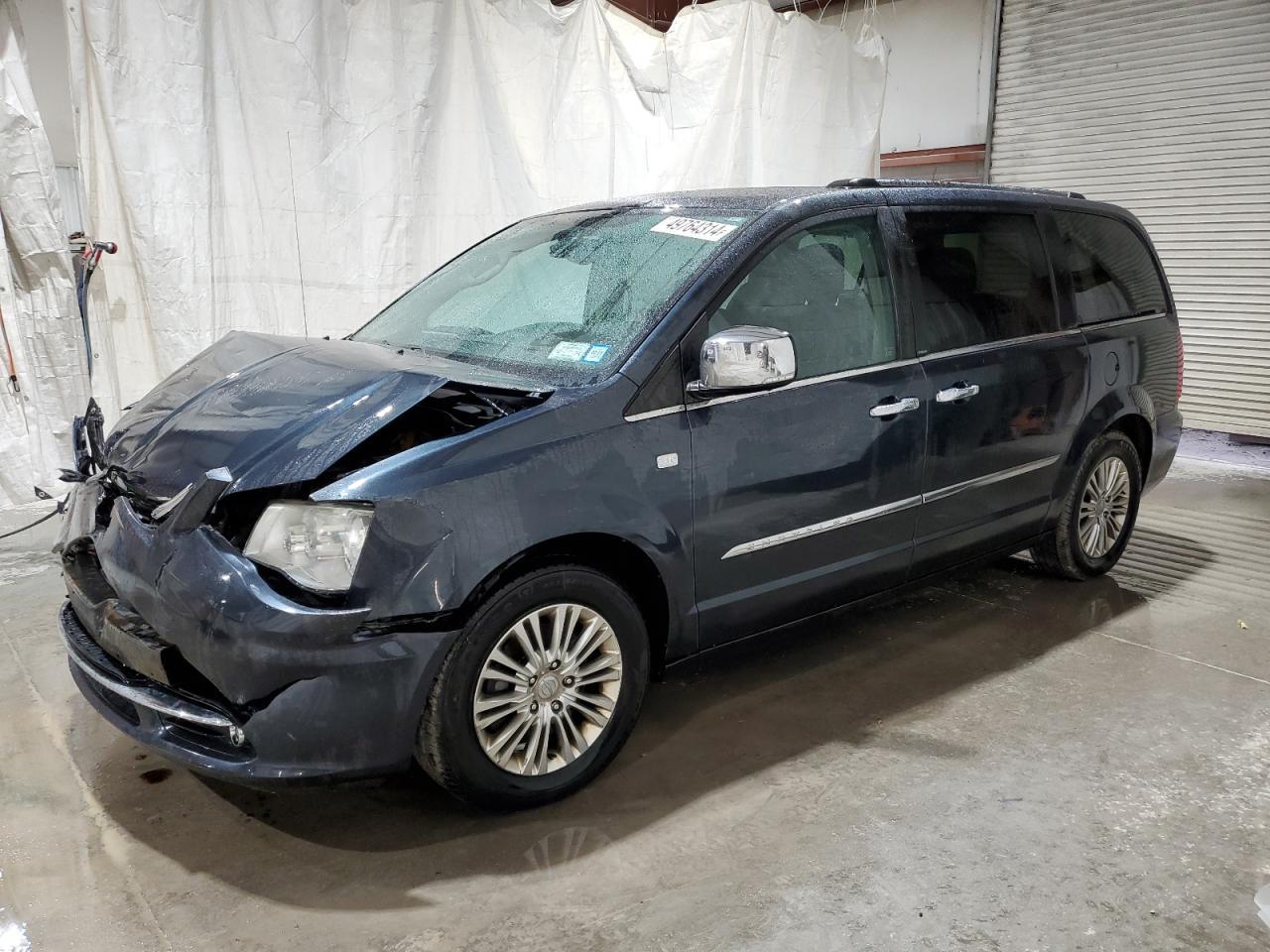 2014 CHRYSLER TOWN & COU