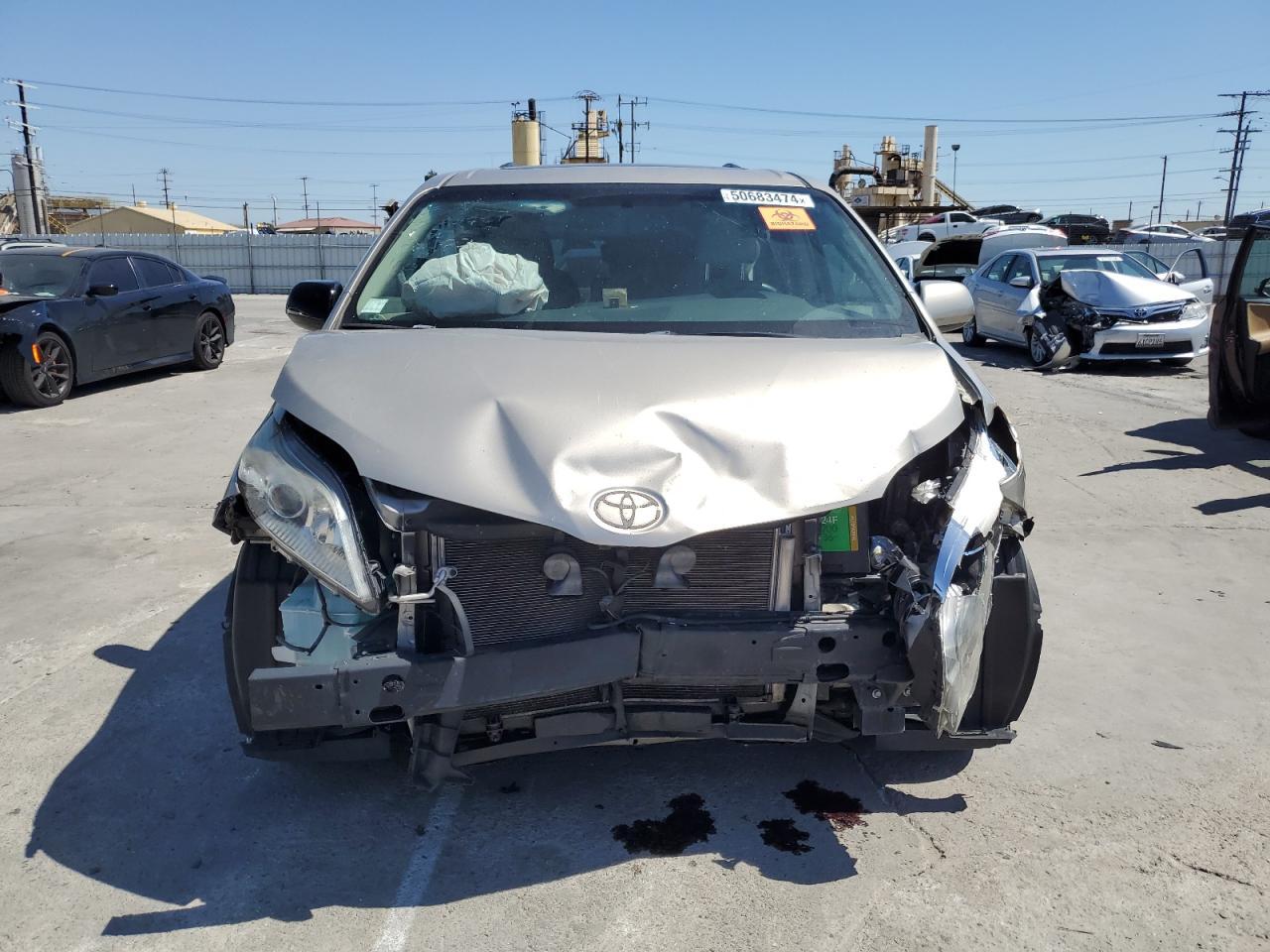 2015 TOYOTA SIENNA XLE - Фото 5