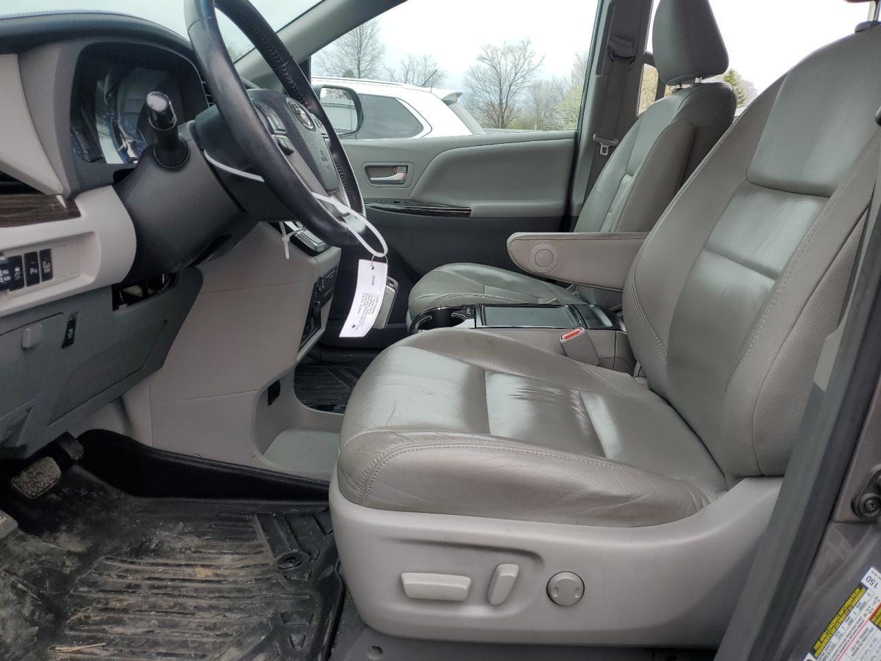 2015 TOYOTA SIENNA XLE - Image 7