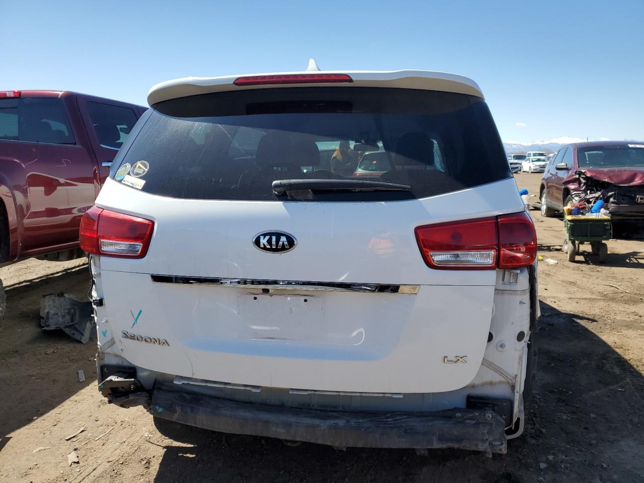 2017 KIA SEDONA LX - Фото 6