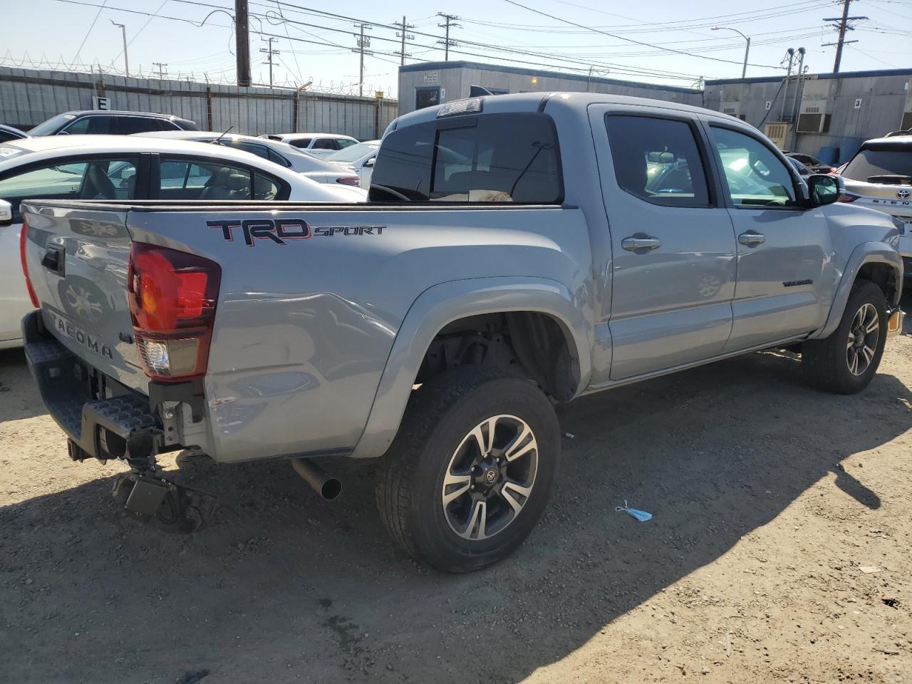 2019 TOYOTA TACOMA DOU - Фото 3