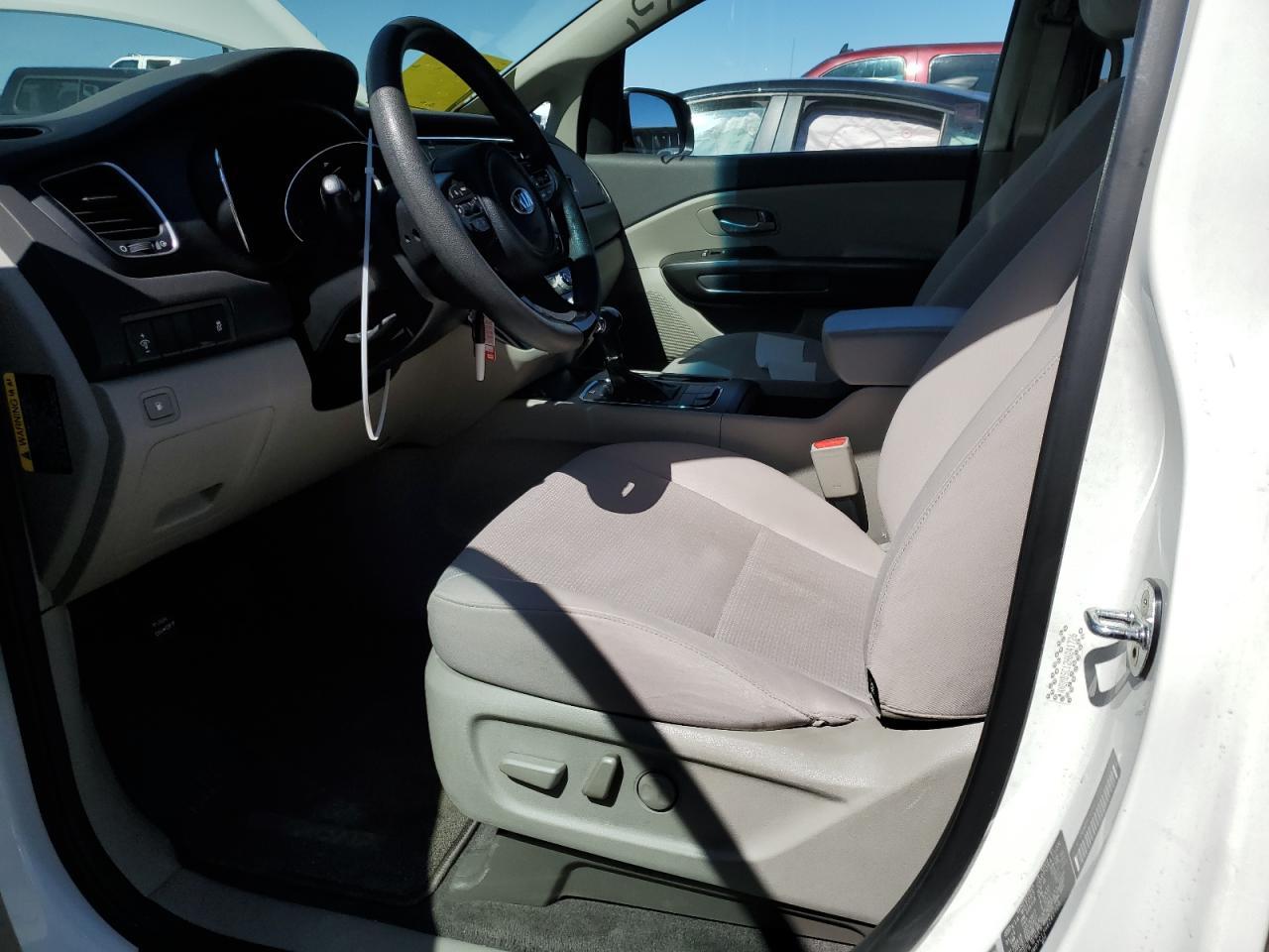 2017 KIA SEDONA LX - Фото 7