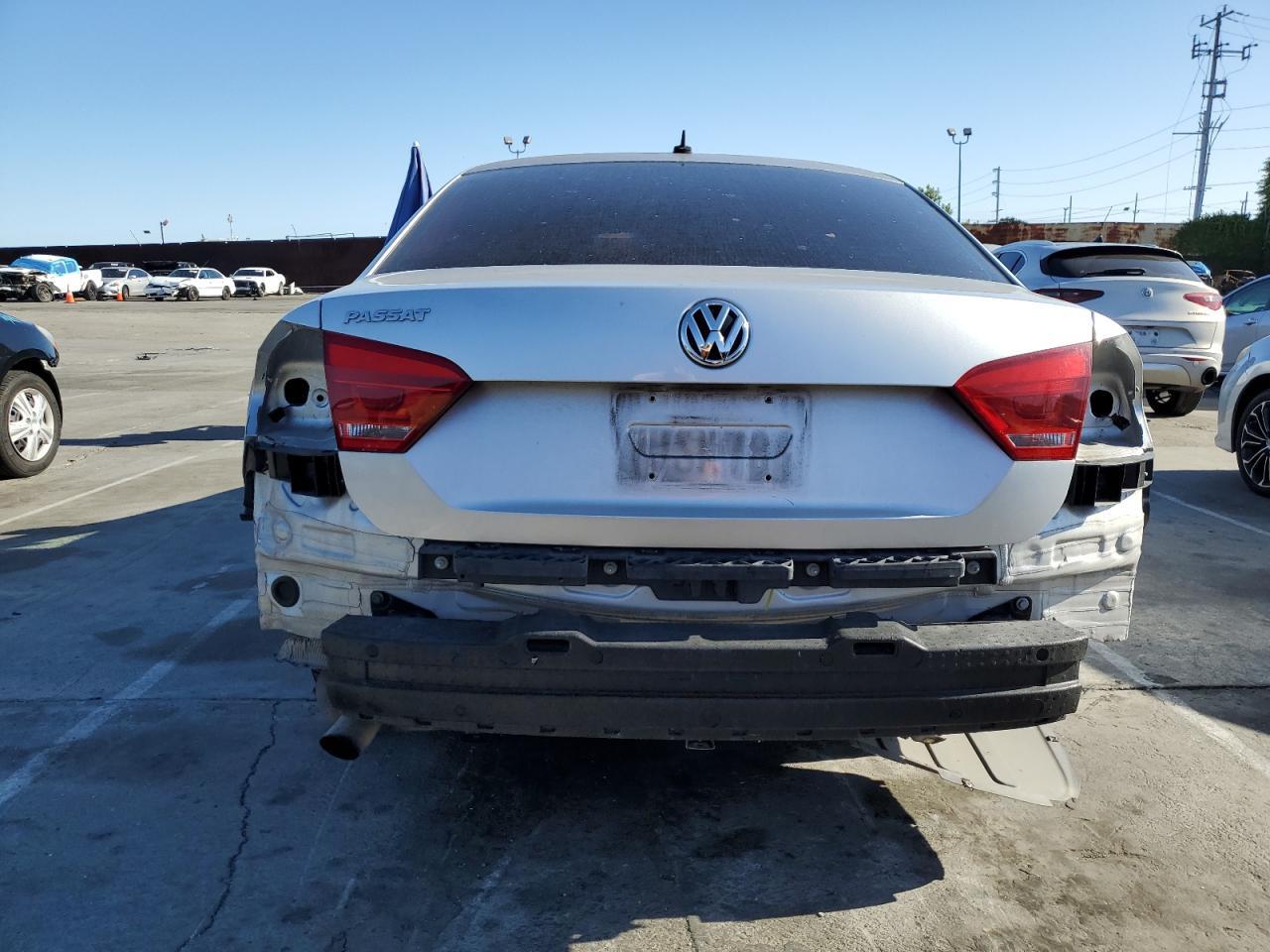 2014 VOLKSWAGEN PASSAT S - Image 6