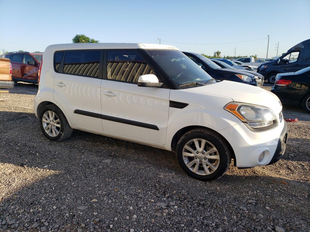 2013 KIA SOUL + - Image 4