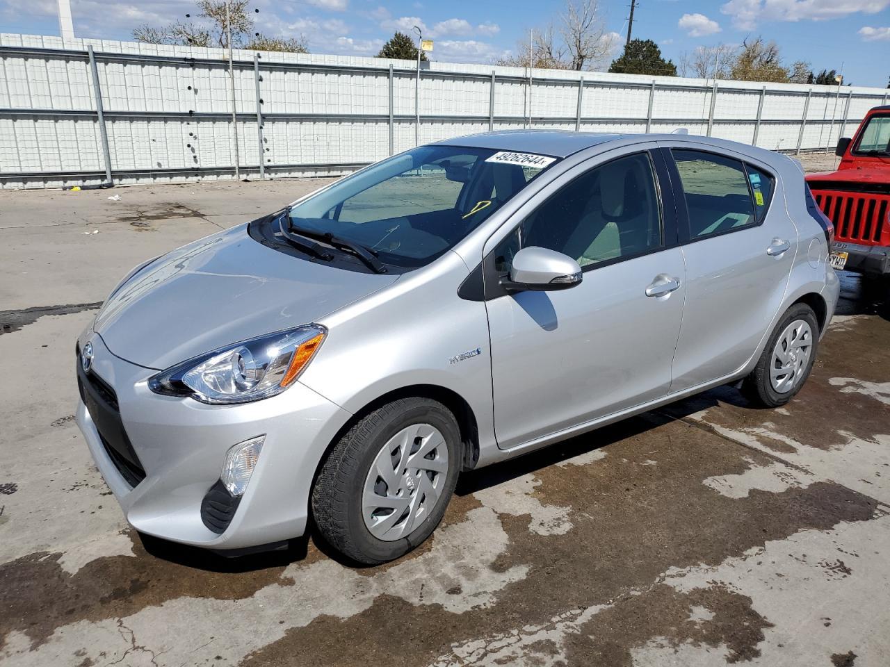 2016 TOYOTA PRIUS C car image