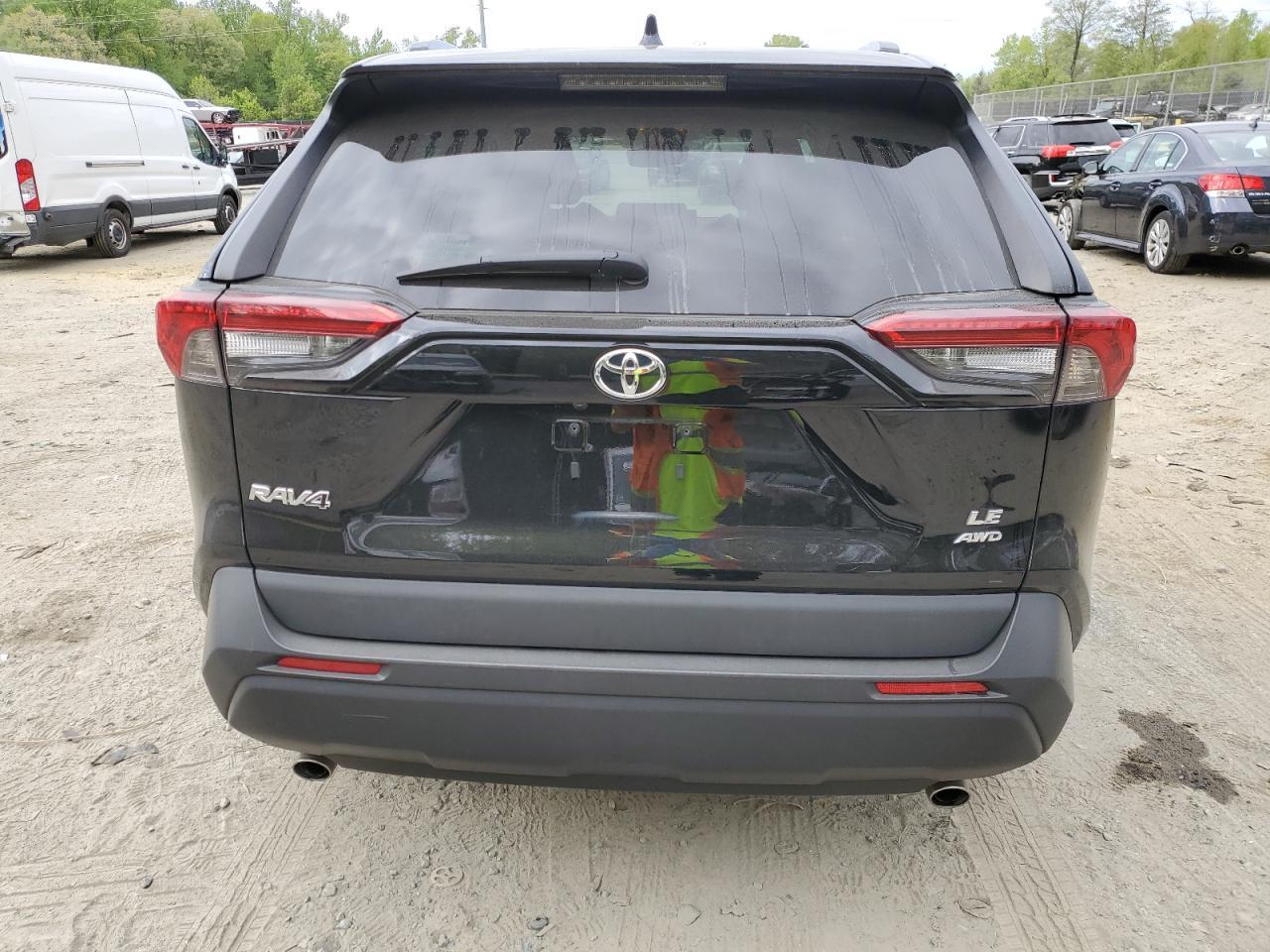 2021 TOYOTA RAV4 LE - Фото 6