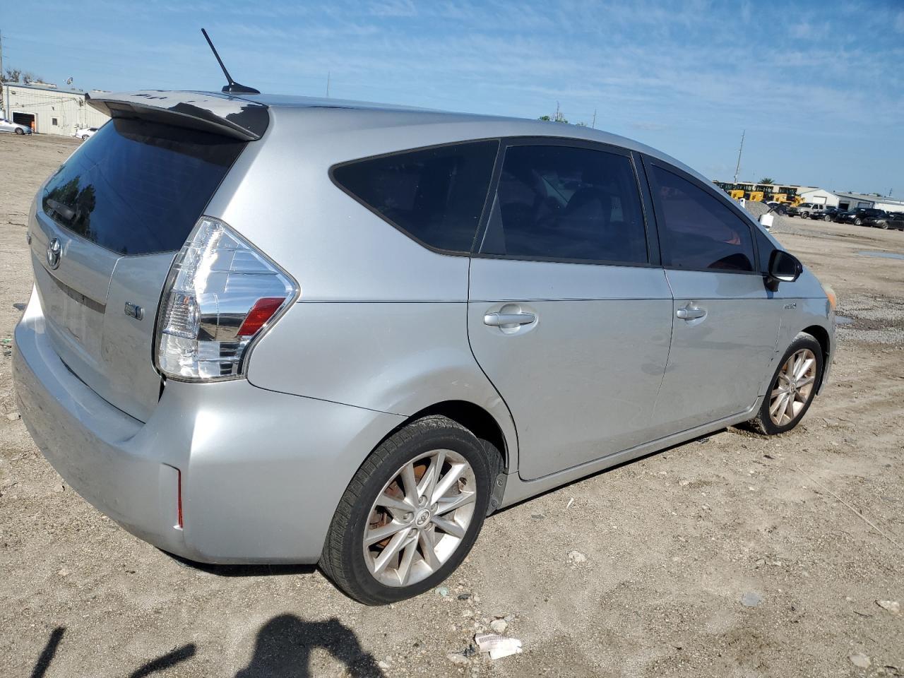 2013 TOYOTA PRIUS V - Фото 3