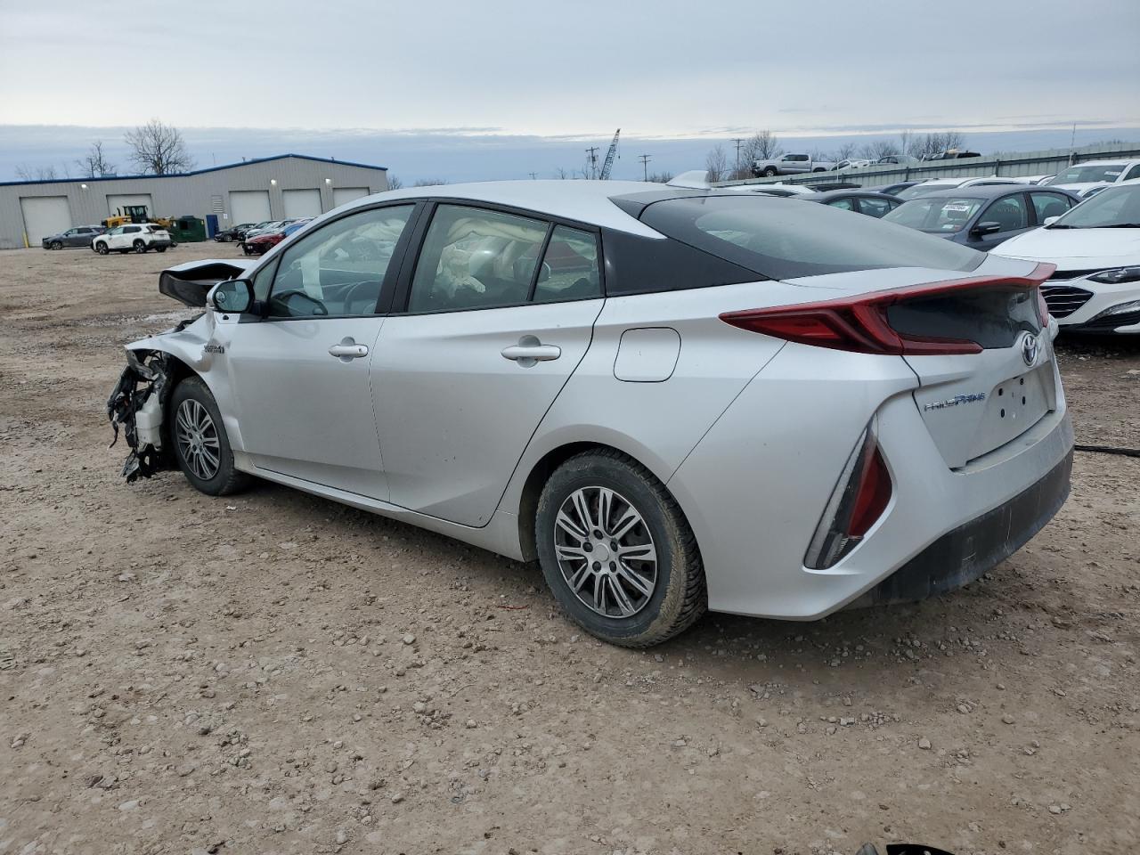 2022 TOYOTA PRIUS PRIM - Фото 2