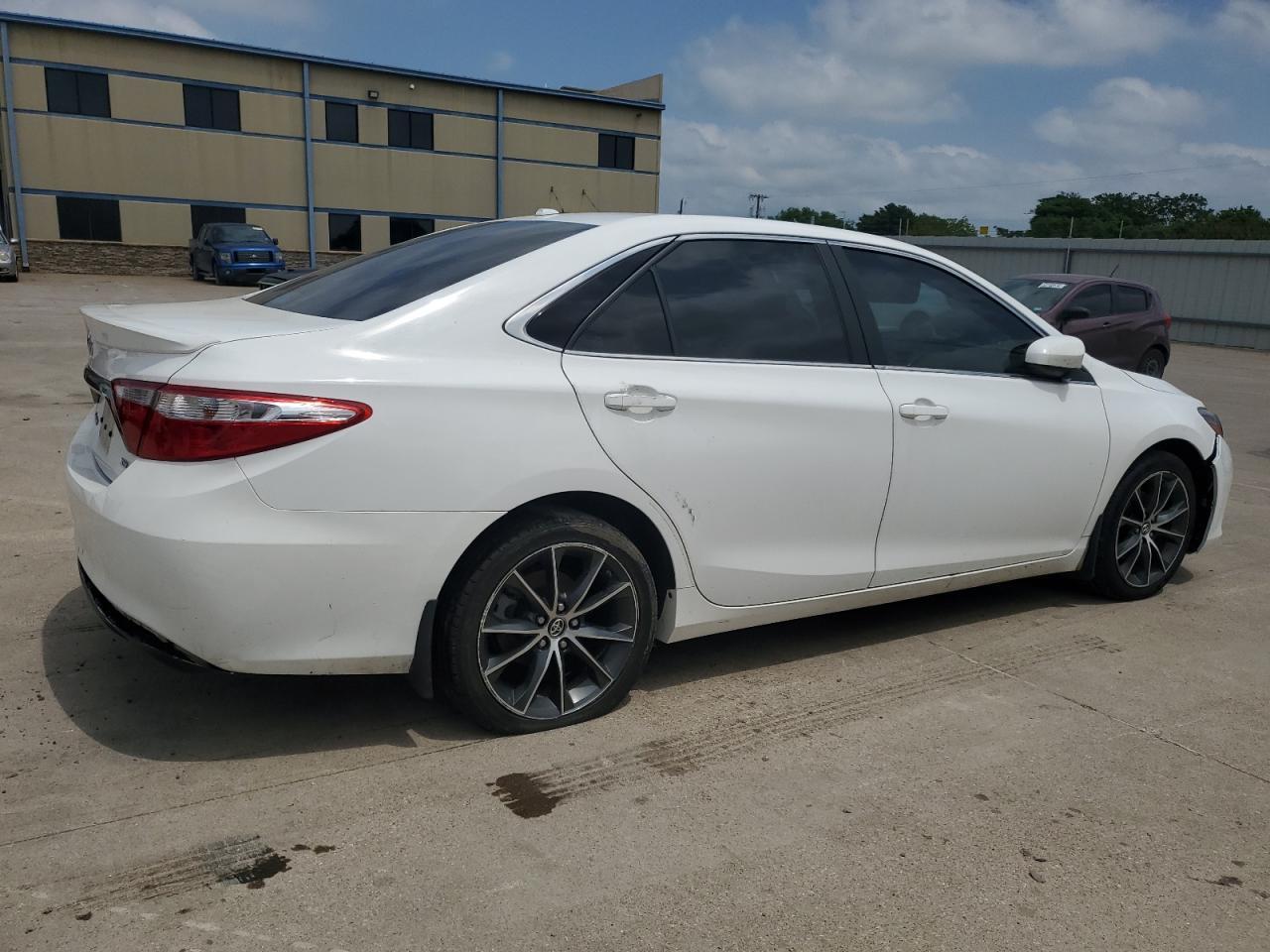 2015 TOYOTA CAMRY LE - Image 3