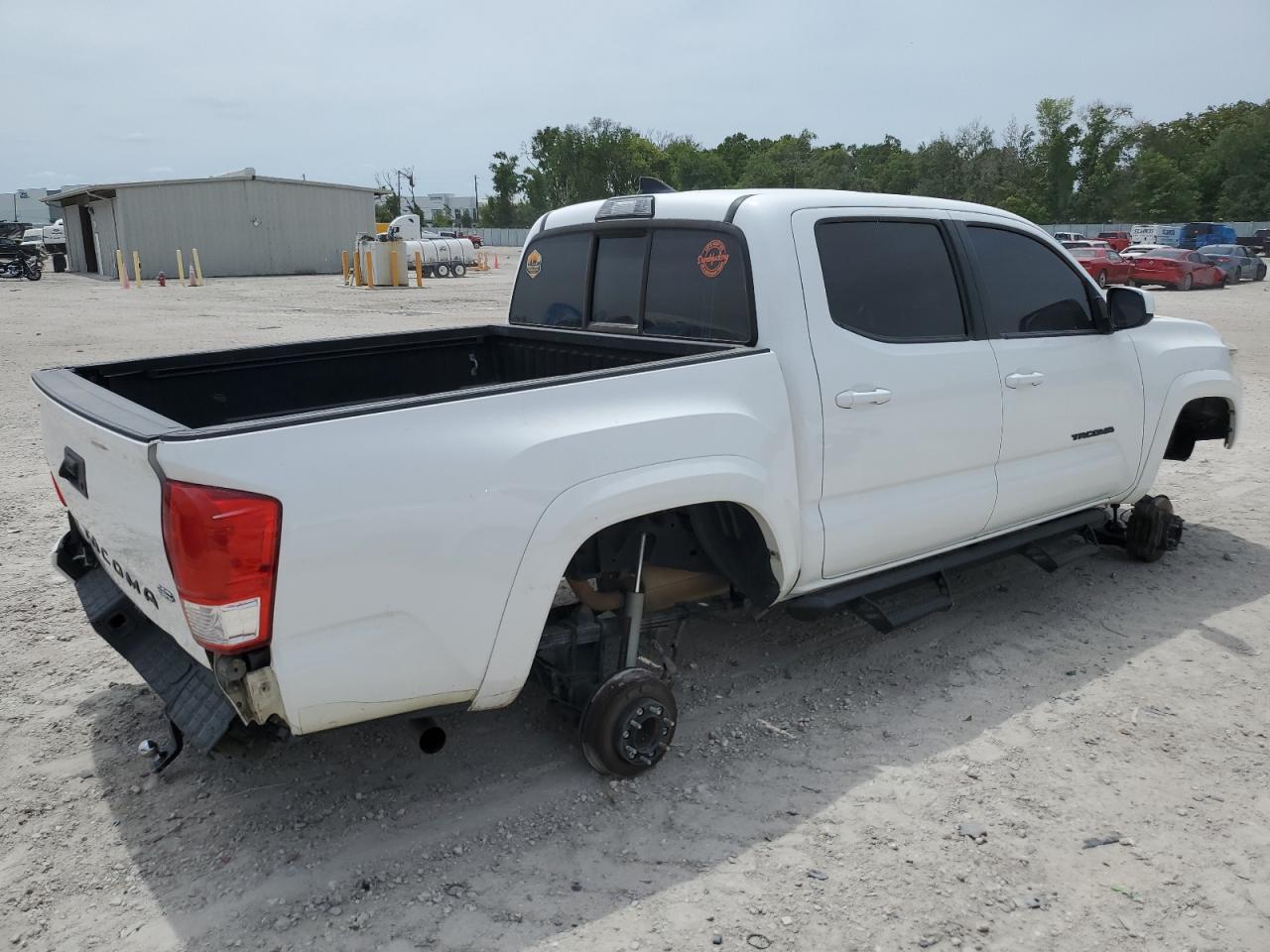 2017 TOYOTA TACOMA DOU - Фото 3