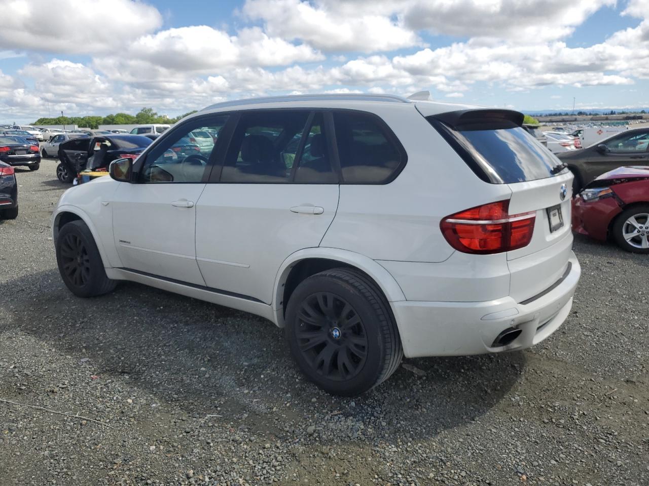 2011 BMW X5 XDRIVE5 - Image 2