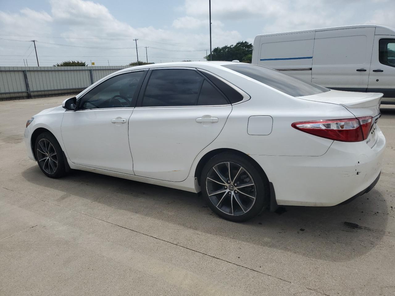 2015 TOYOTA CAMRY LE - Image 2