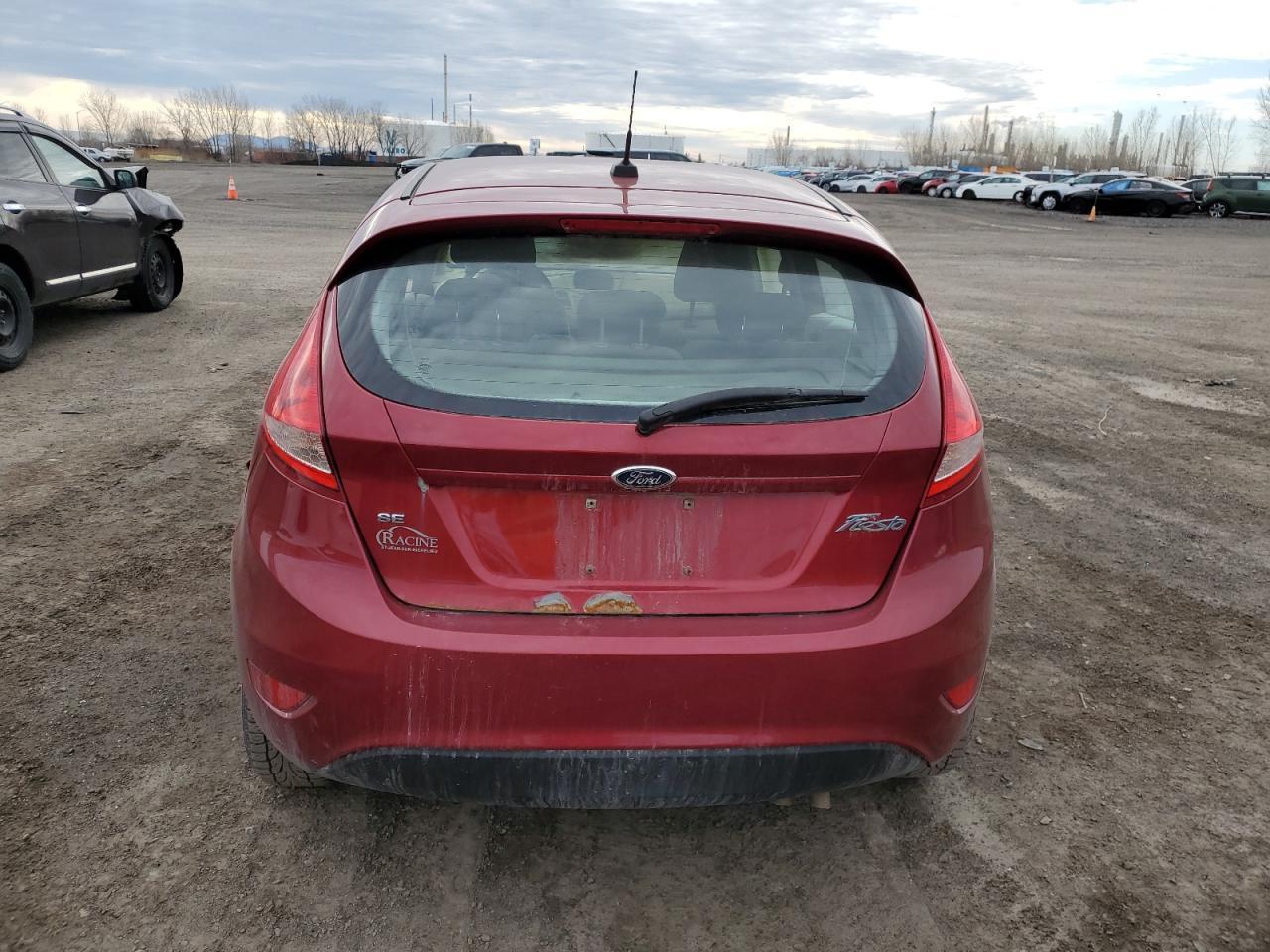 2013 FORD FIESTA SE - Фото 6