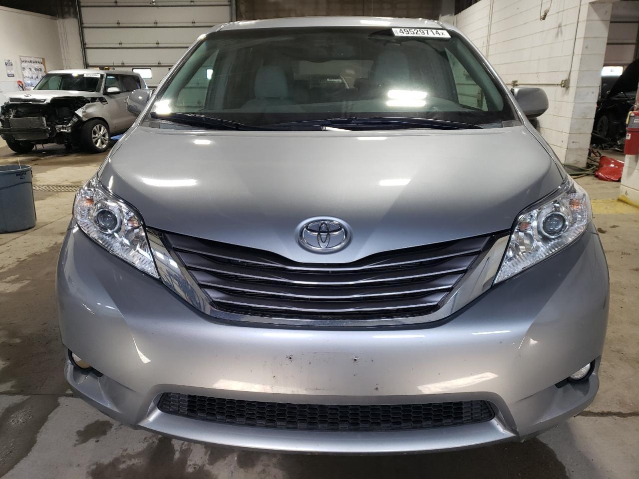 2015 TOYOTA SIENNA XLE - Image 5