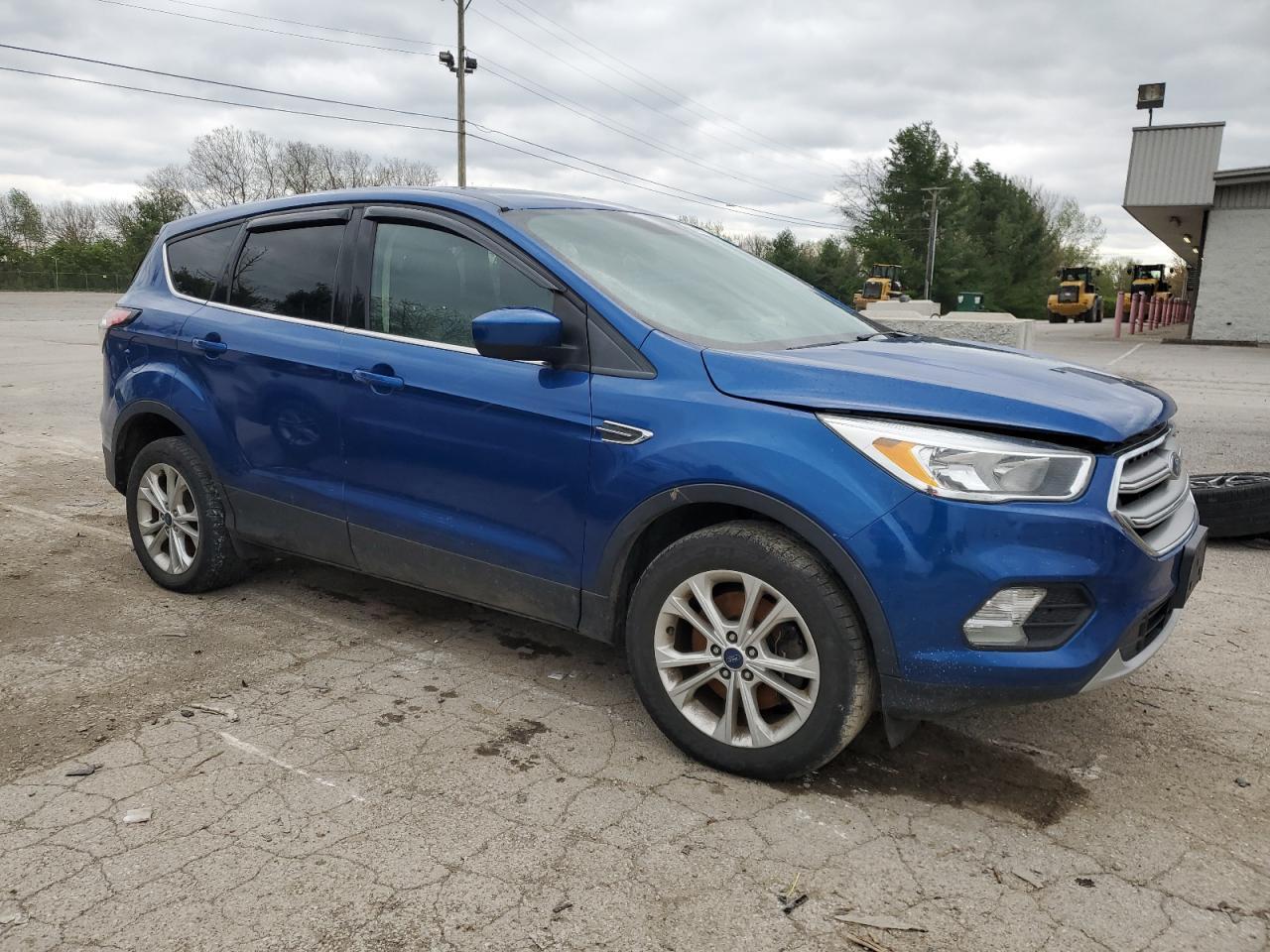 2017 FORD ESCAPE SE - Image 4