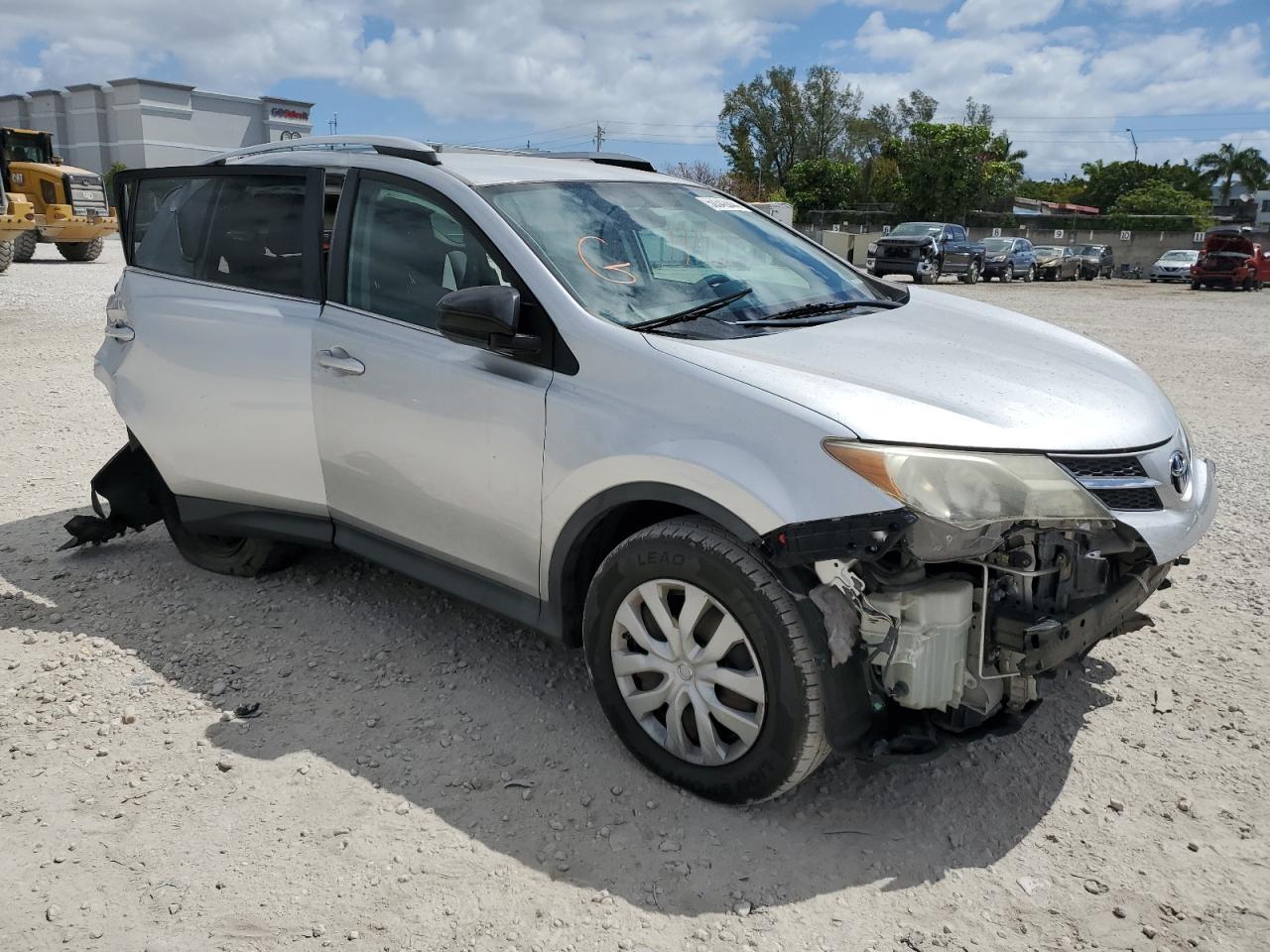 2014 TOYOTA RAV4 LE - Фото 4