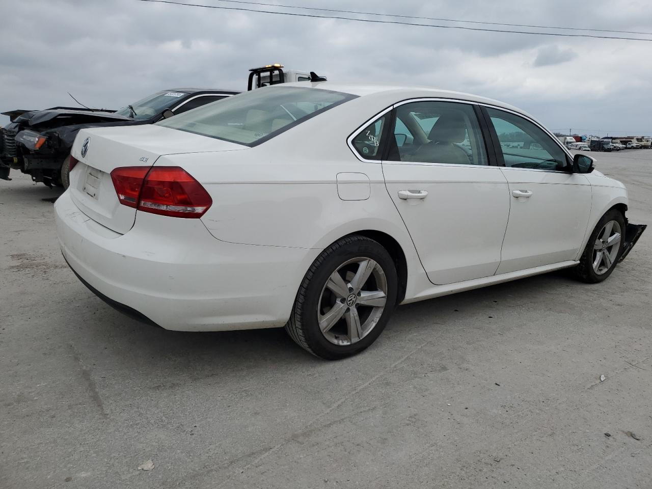 2013 VOLKSWAGEN PASSAT SE - Image 3