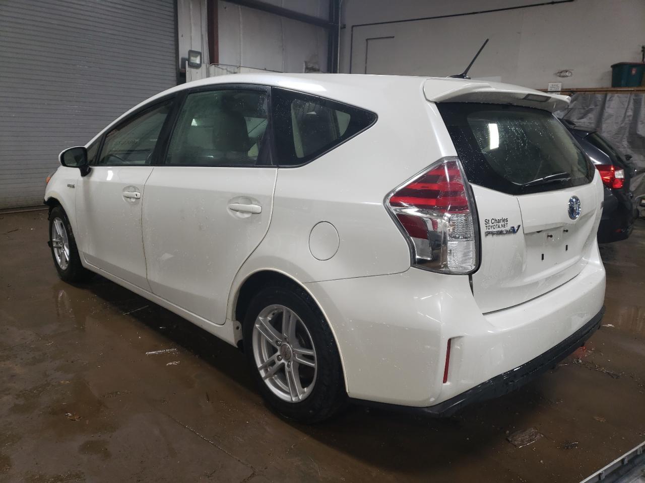 2015 TOYOTA PRIUS V - Фото 2