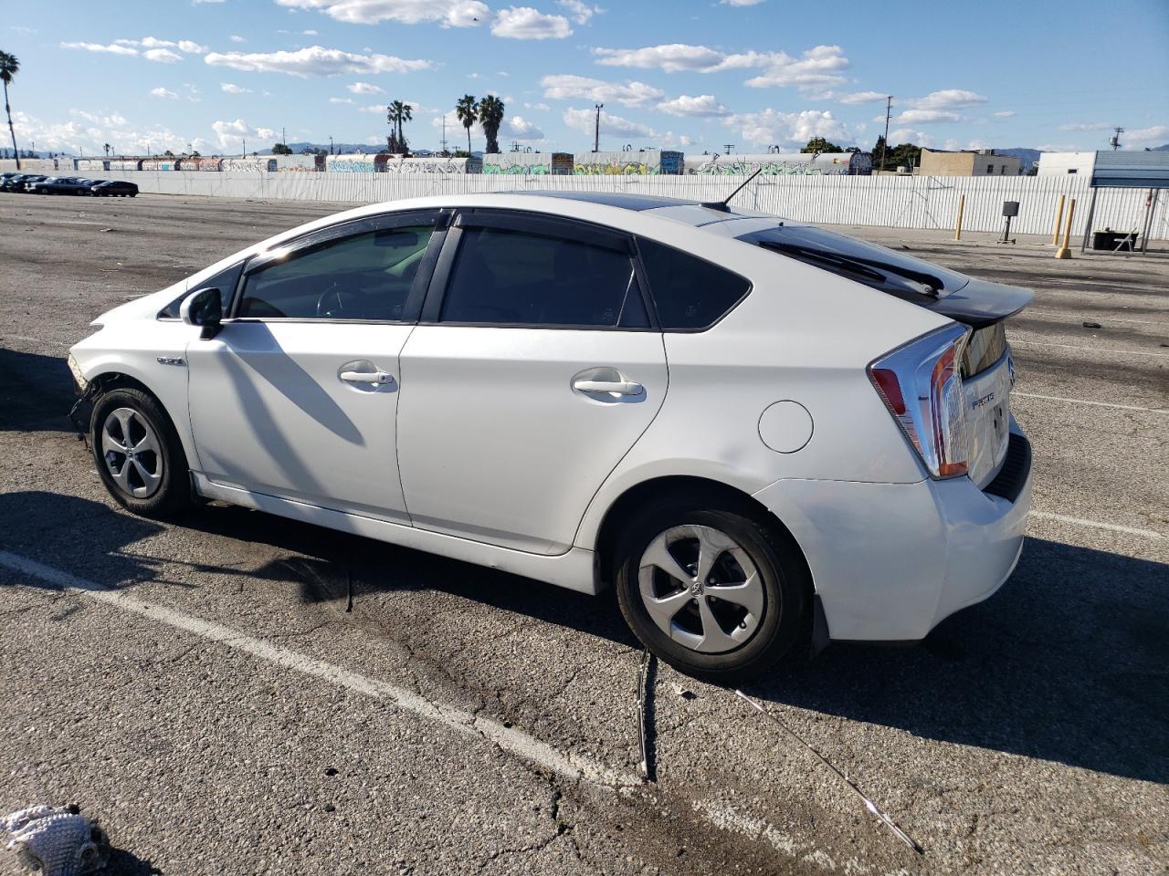 2015 TOYOTA PRIUS - Image 2