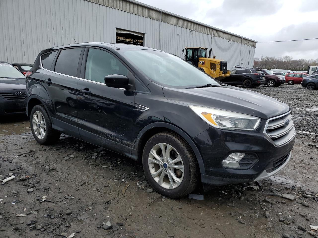 2017 FORD ESCAPE SE - Image 4