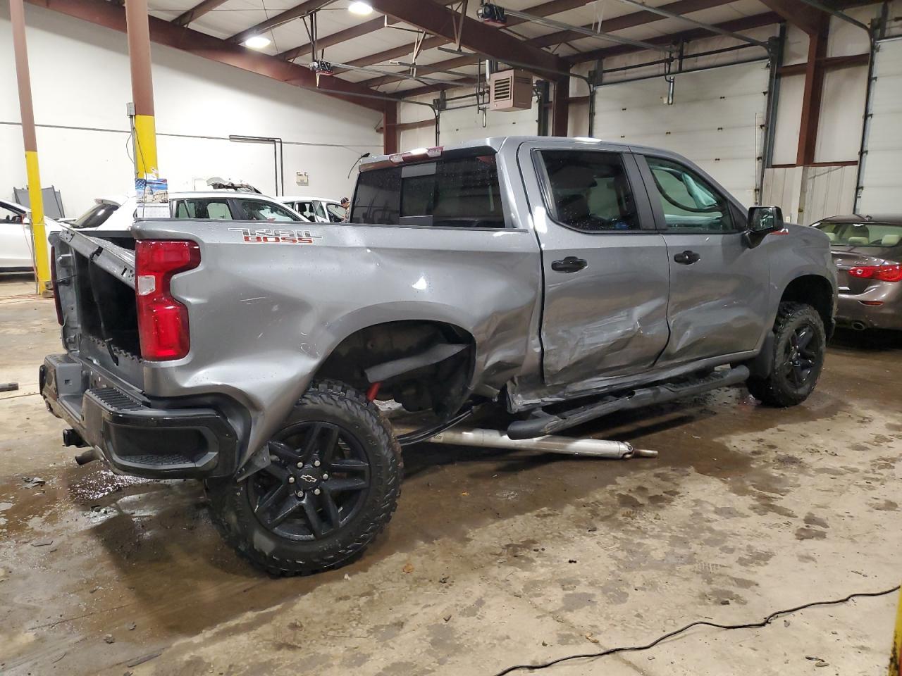 2021 CHEVROLET SILVERADO - Фото 3