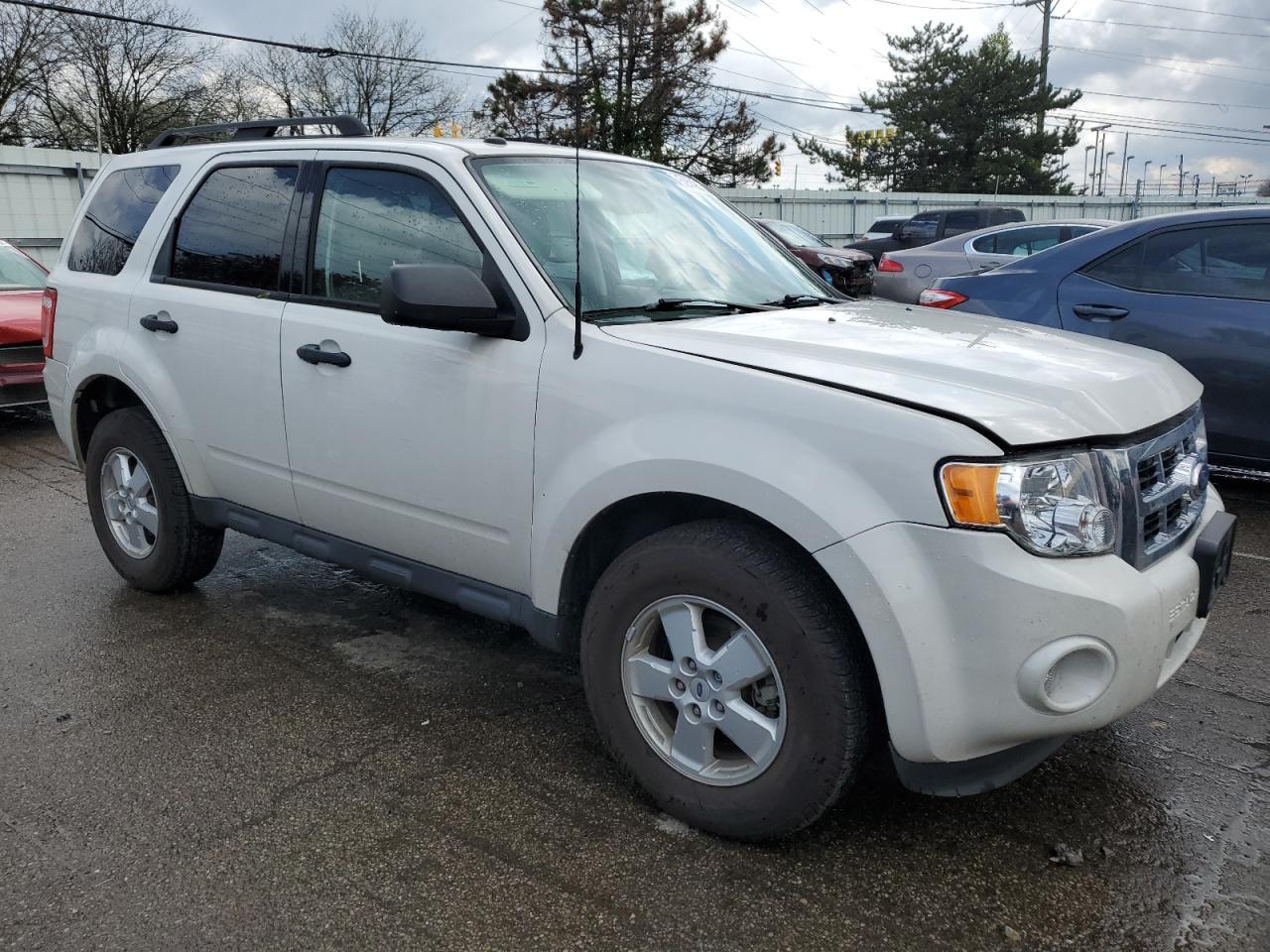 2010 FORD ESCAPE XLT - Image 4