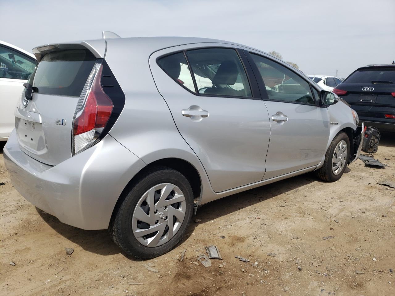 2015 TOYOTA PRIUS C - Фото 3