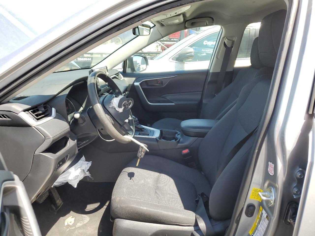 2021 TOYOTA RAV4 LE - Фото 7