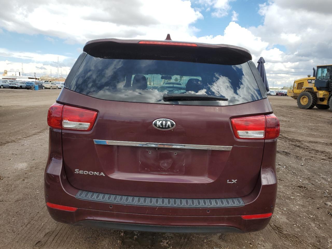 2016 KIA SEDONA LX - Image 6