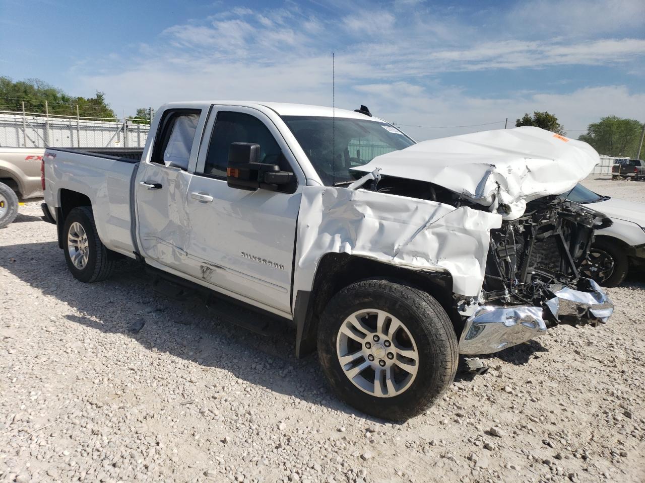 2017 CHEVROLET SILVERADO - Image 4