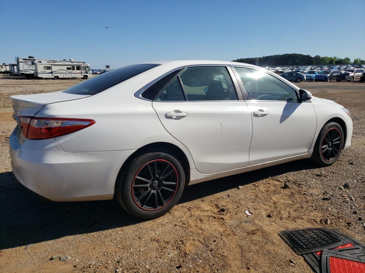 2017 TOYOTA CAMRY LE - Фото 3