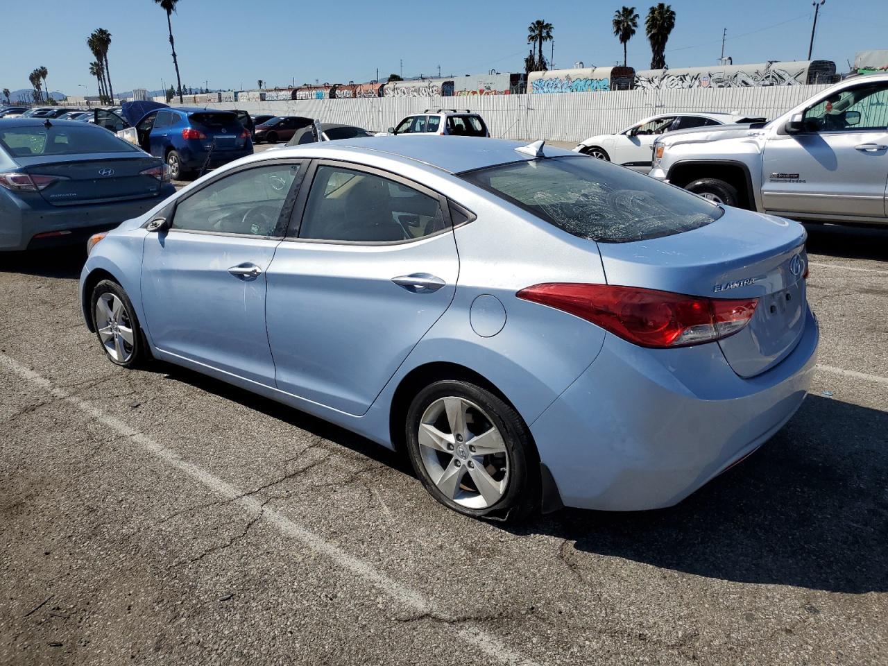 2013 HYUNDAI ELANTRA GL - Image 2