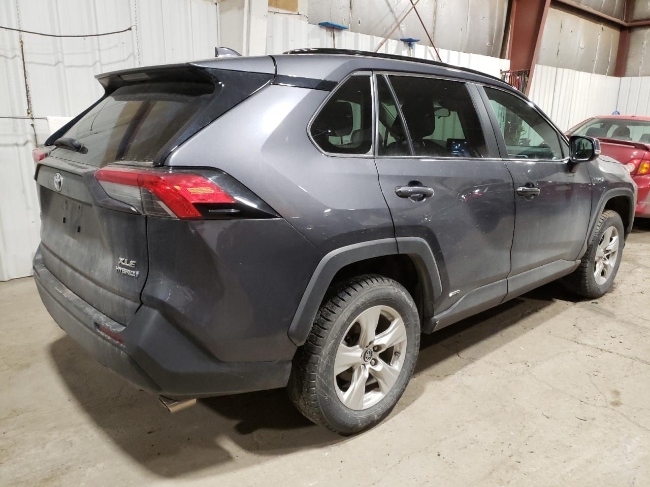 2020 TOYOTA RAV4 XLE - Фото 3