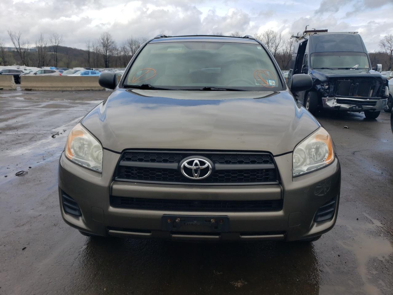 2011 TOYOTA RAV4 - Фото 5