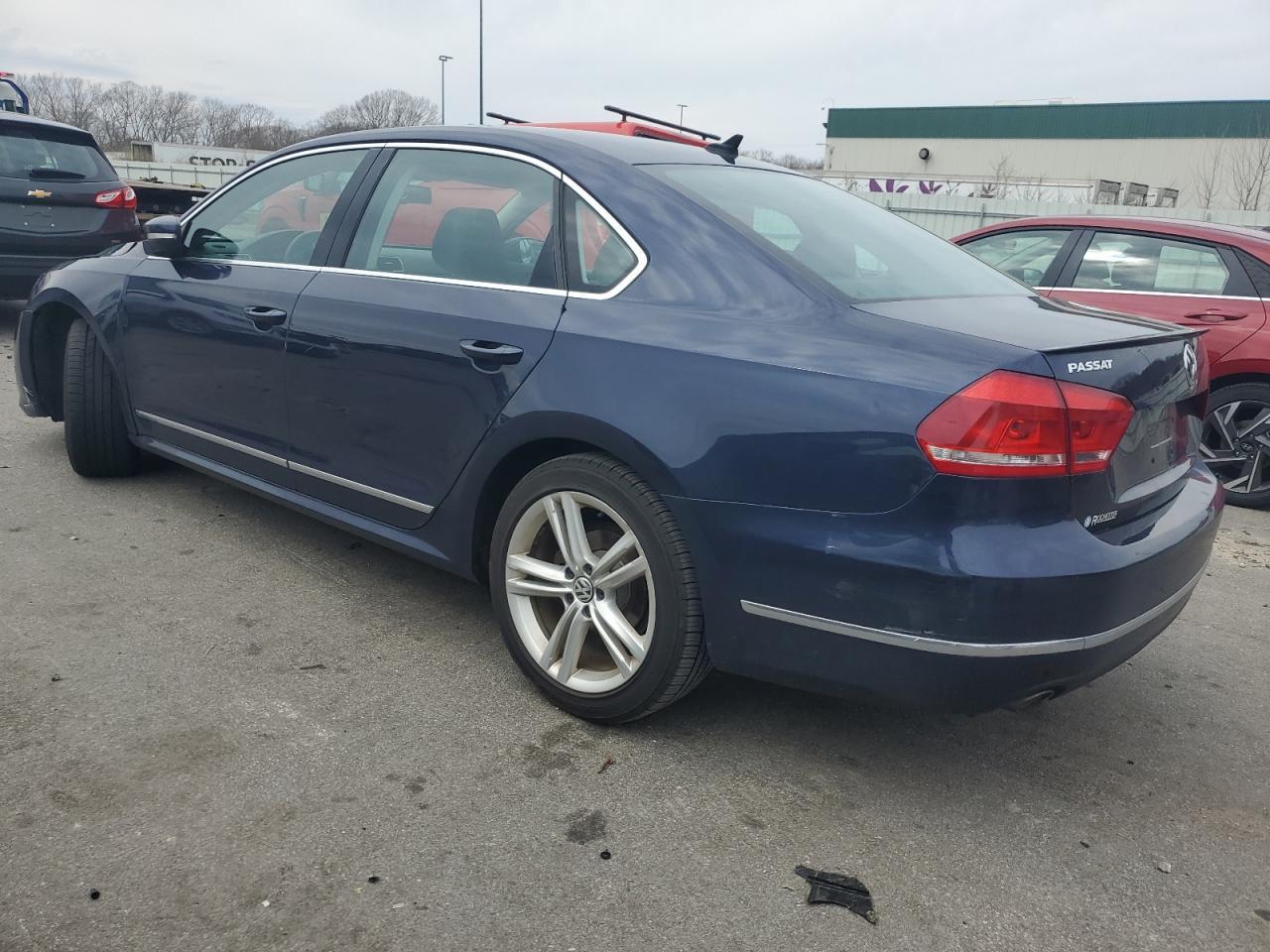 2014 VOLKSWAGEN PASSAT SEL - Image 2
