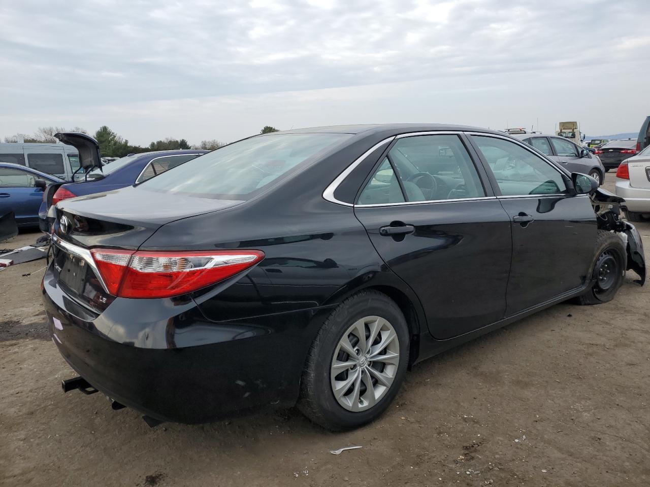 2017 TOYOTA CAMRY LE - Image 3