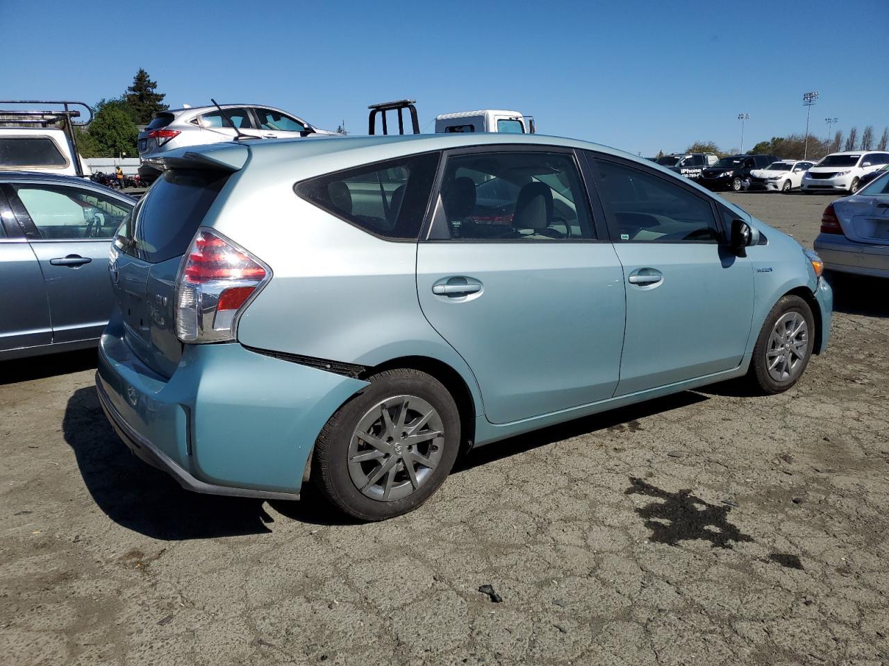 2015 TOYOTA PRIUS V - Фото 3
