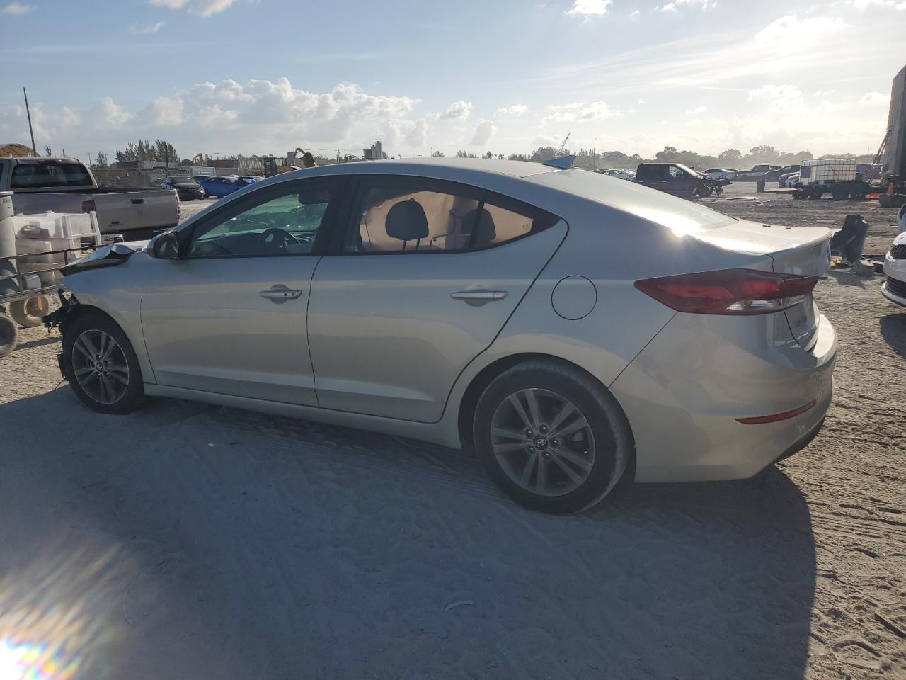 2018 HYUNDAI ELANTRA SE - Image 2