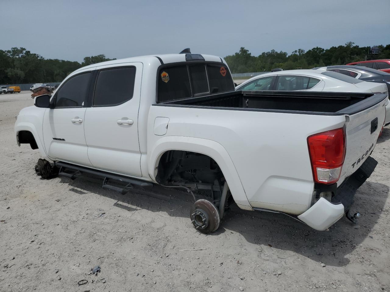 2017 TOYOTA TACOMA DOU - Фото 2