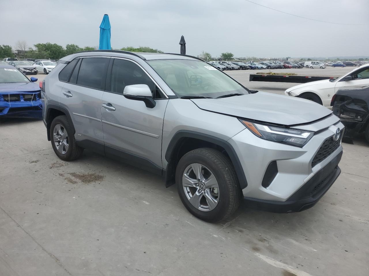 2022 TOYOTA RAV4 XLE - Фото 4