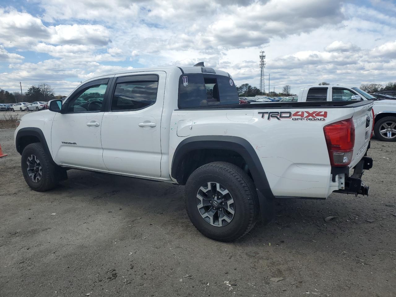 2017 TOYOTA TACOMA DOU - Фото 2