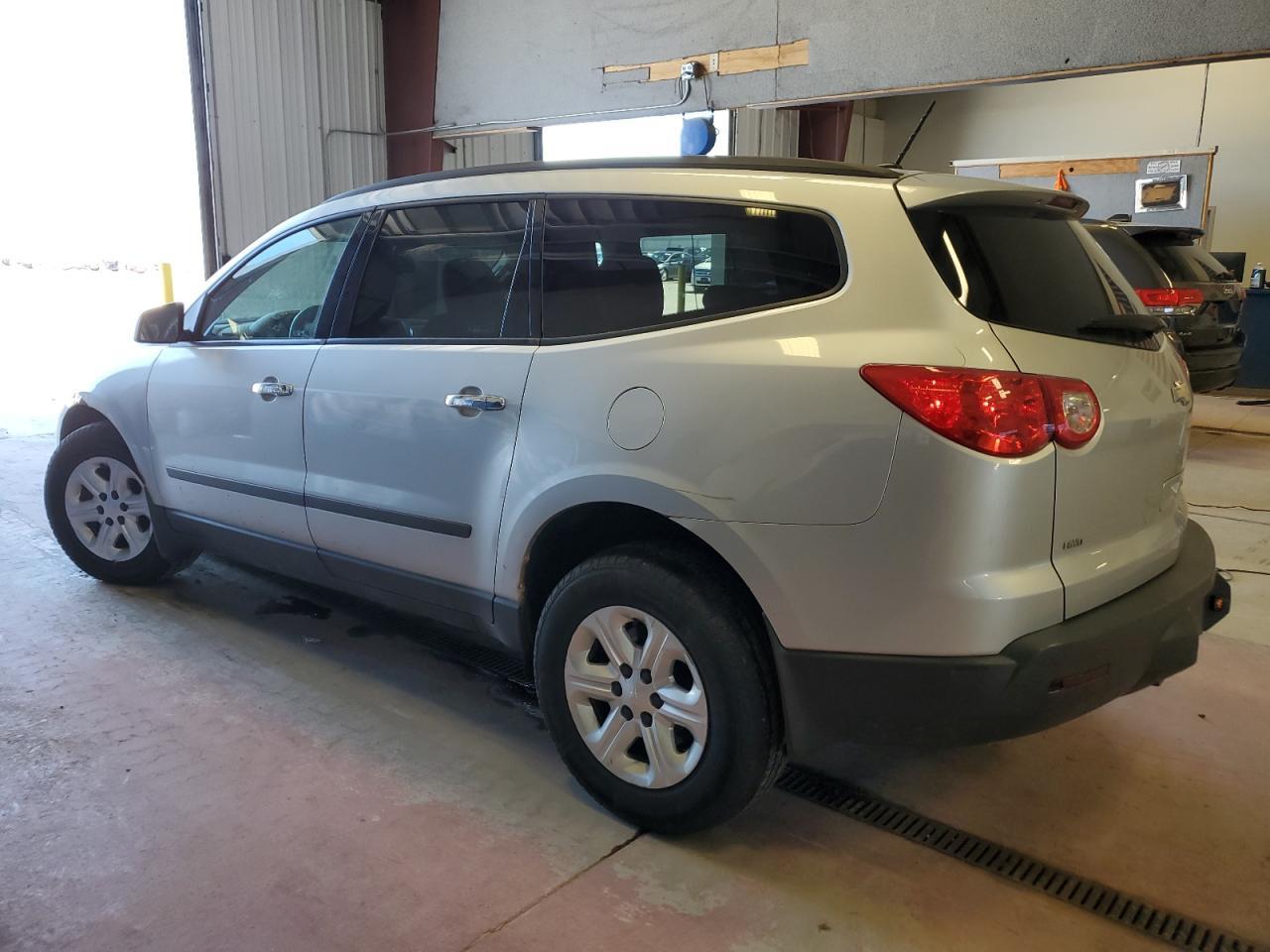 2012 CHEVROLET TRAVERSE L - Image 2