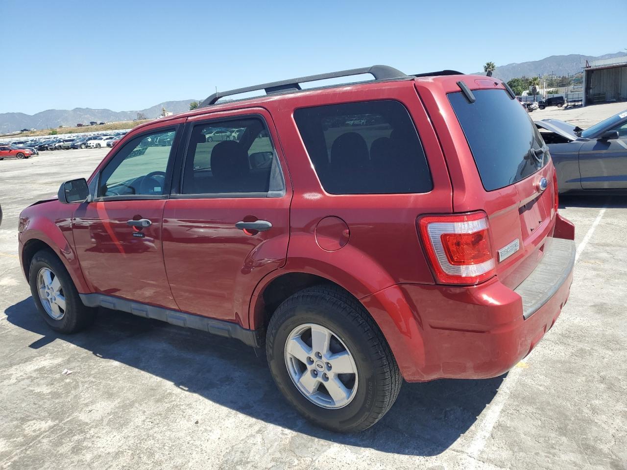 2010 FORD ESCAPE XLT - Фото 2