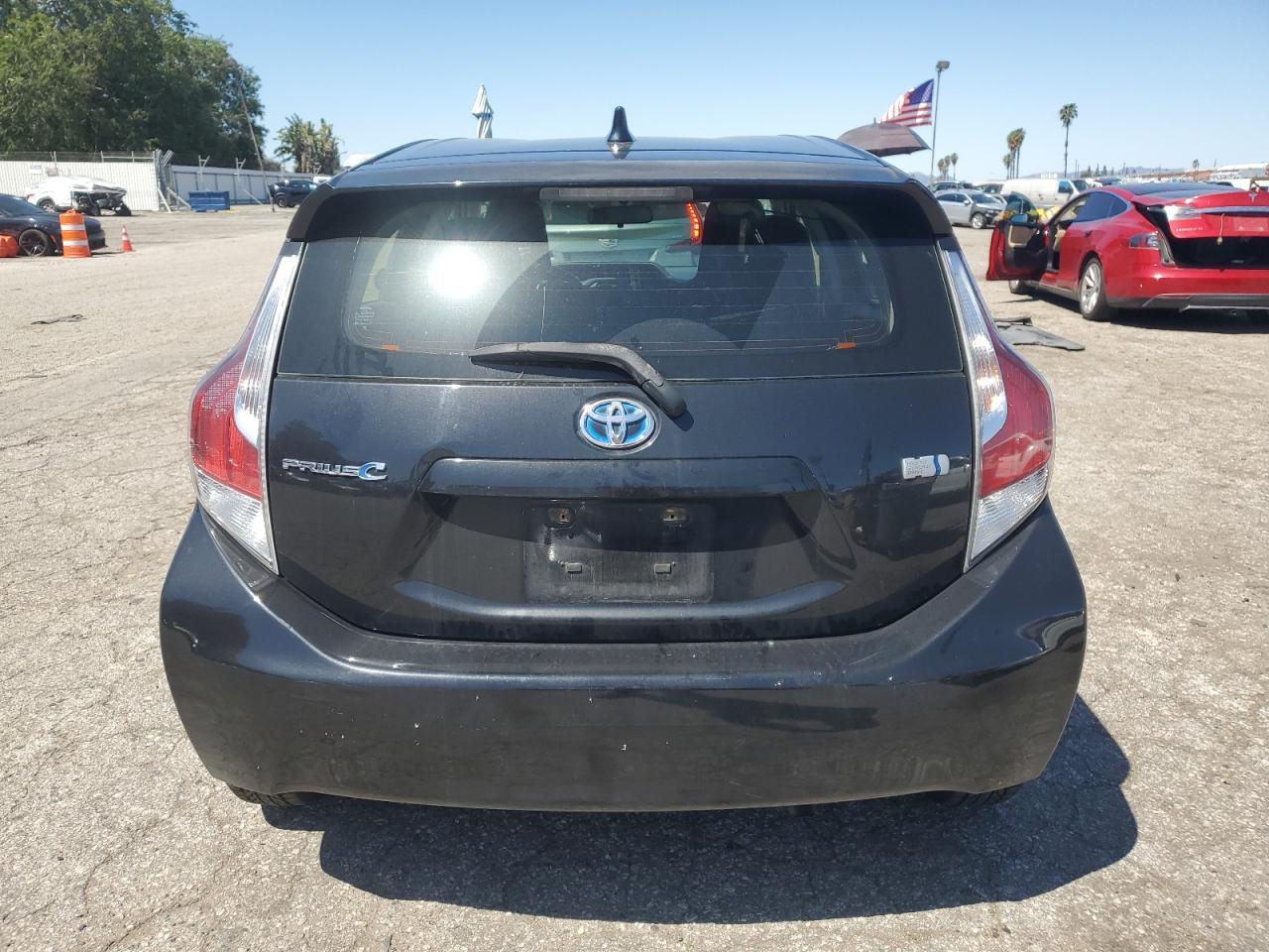 2015 TOYOTA PRIUS C - Image 6