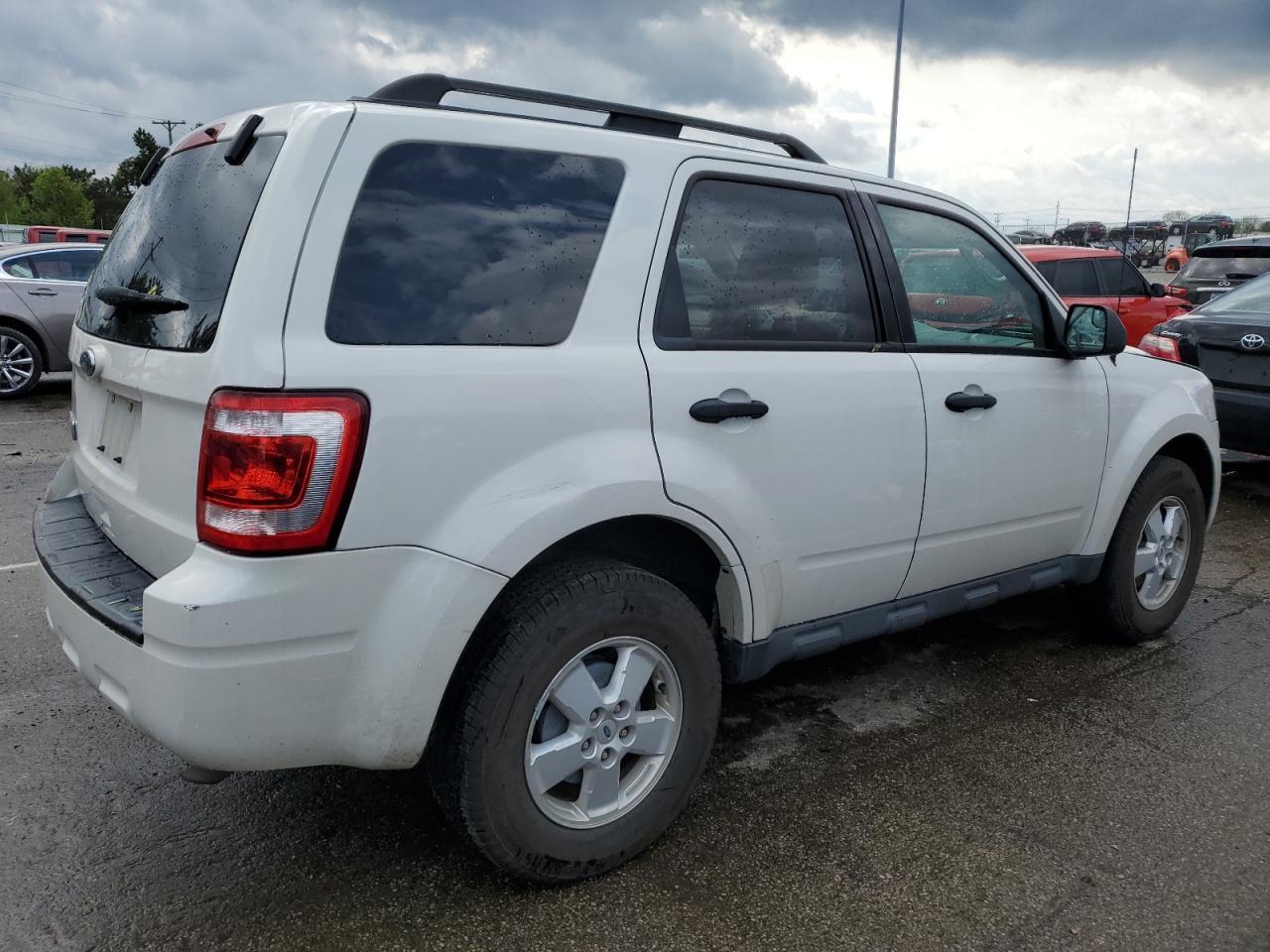 2010 FORD ESCAPE XLT - Image 3