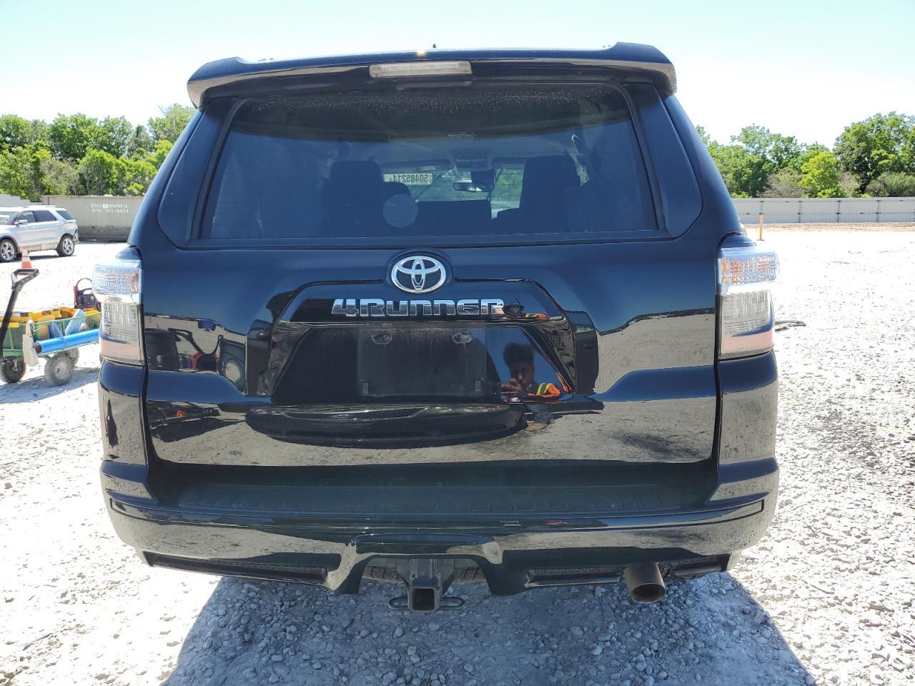 2022 TOYOTA 4RUNNER SR - Image 6