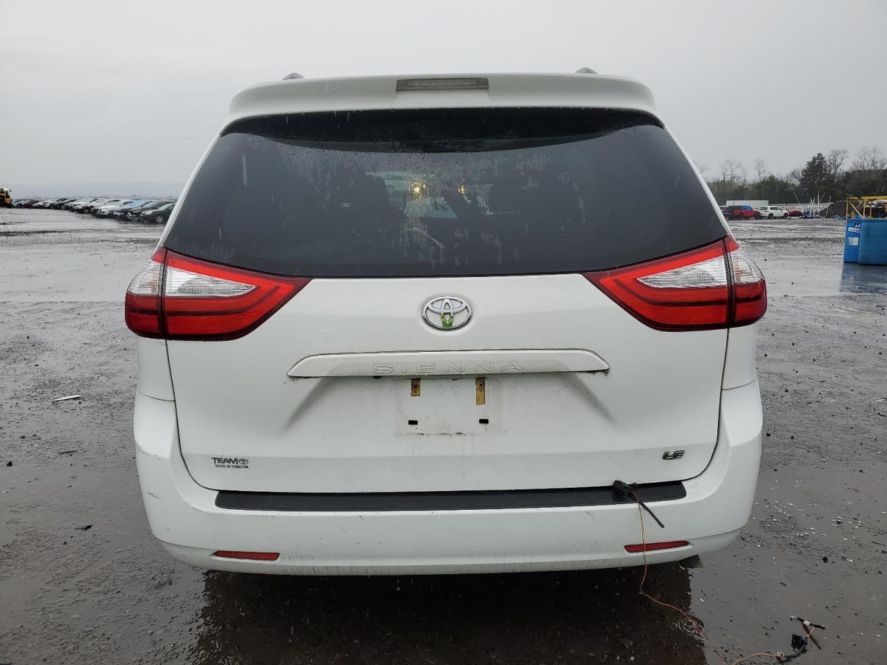 2015 TOYOTA SIENNA LE - Фото 6