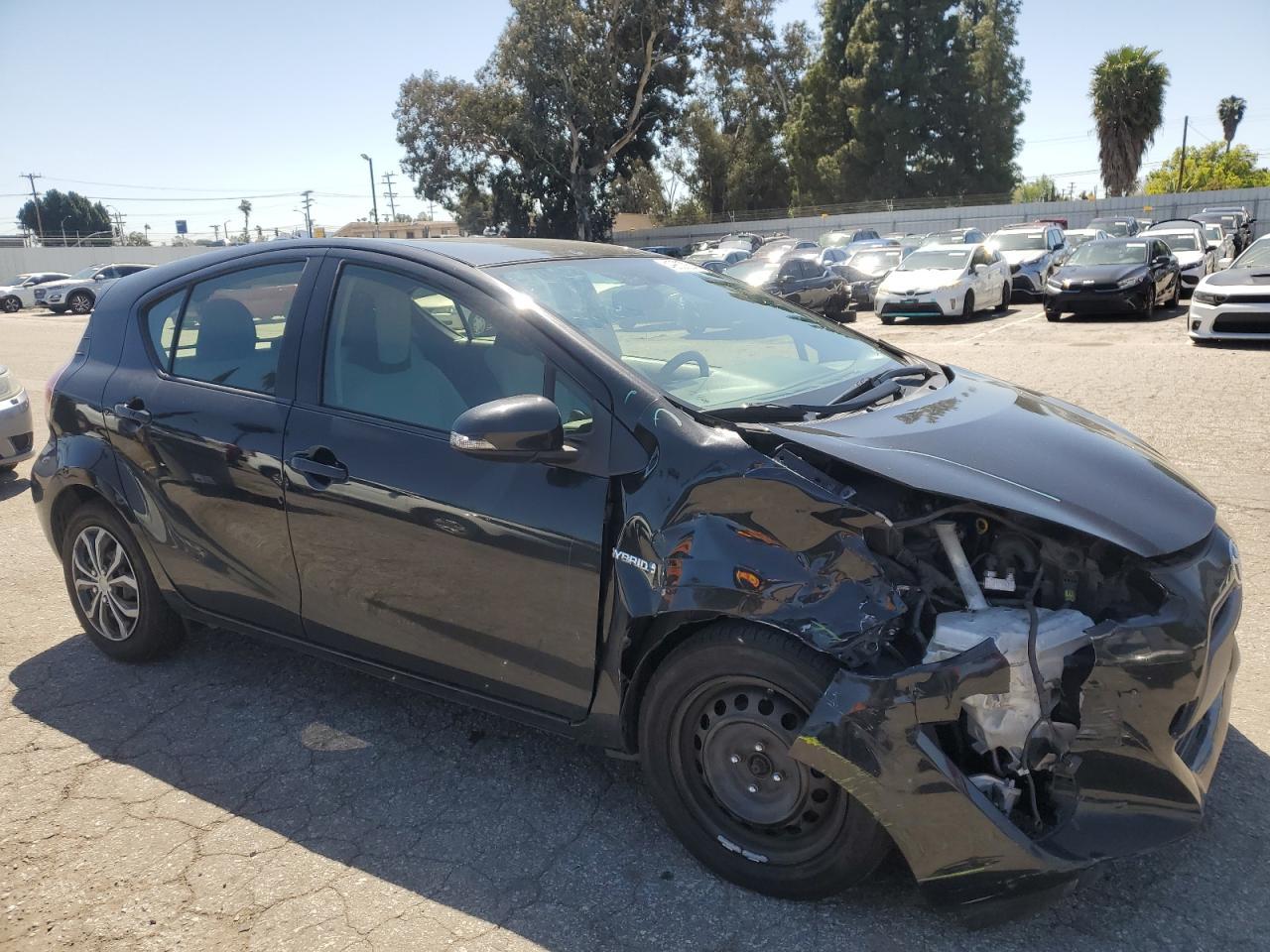 2015 TOYOTA PRIUS C - Image 4