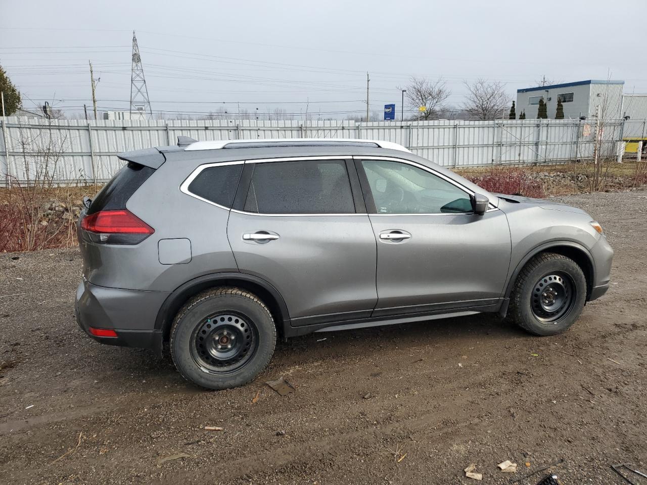 2017 NISSAN ROGUE SV - Image 3